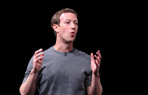Facebook's Zuckerberg holds meeting on bias claim