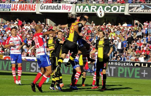 1-2. El Zaragoza respira en Granada y trunca la buena racha de un rival directo
