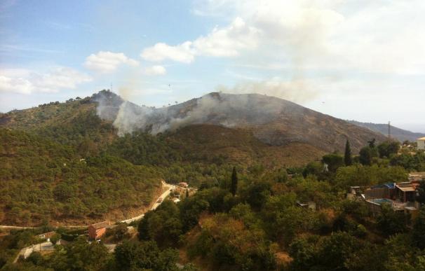 El incendio de Málaga parece estabilizarse y los esfuerzos se centran en Ojén