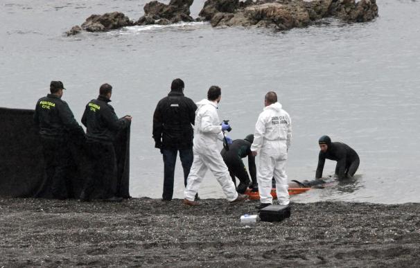 La Guardia Civil continúa rastreando la costa de Ceuta tras los 15 cadáveres encontrados.