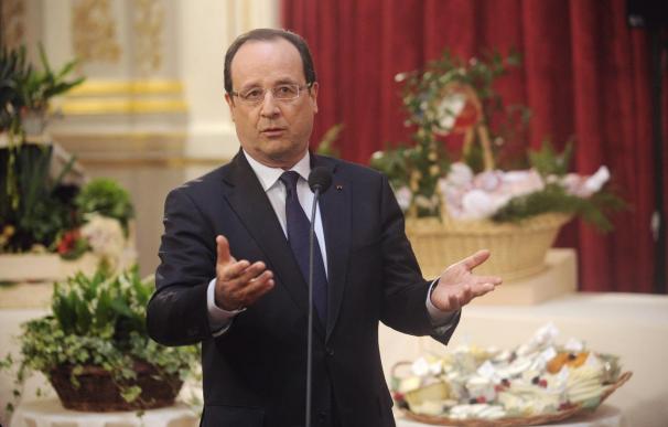 Hollande cumple un año de mandato diezmado por la crisis y la impopularidad