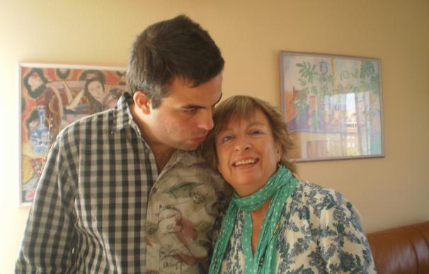 Carmen Gil junto a su hijo Pablo