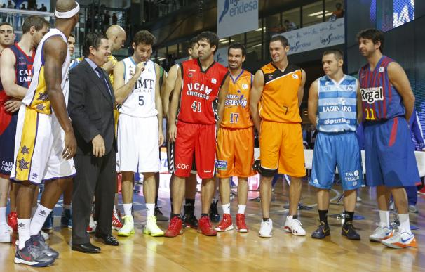 Jugadores de diversos equipos, durante el acto de presentación de la Liga Endesa de Baloncesto 2012-2013