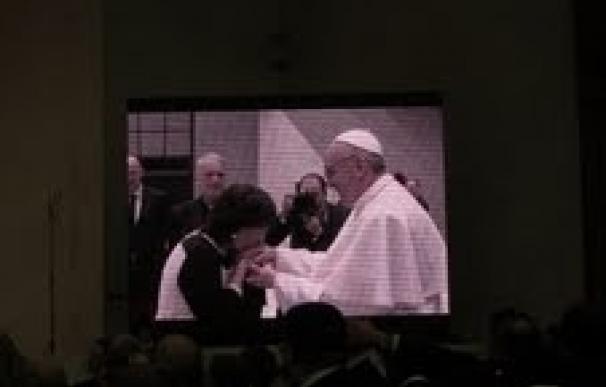"Rezad vosotros por mí", ha pedido el Papa Francisco a la única periodista española que le ha saludado