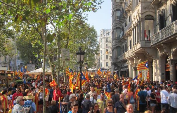 La marcha empieza a caminar bajo el lema 'Cataluña, nuevo Estado de Europa'