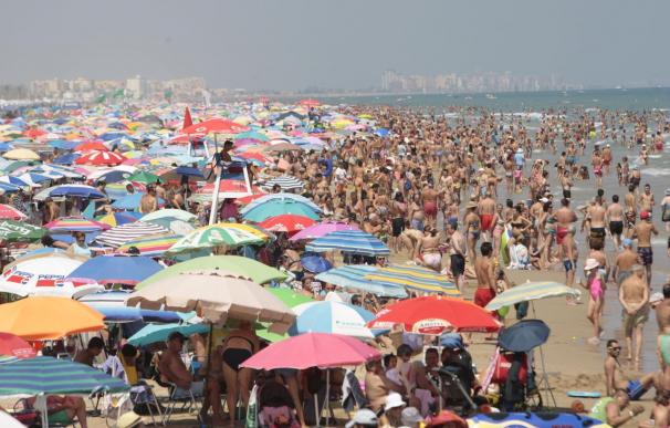 España recibe la cifra récord de 45,4 millones de turistas hasta agosto