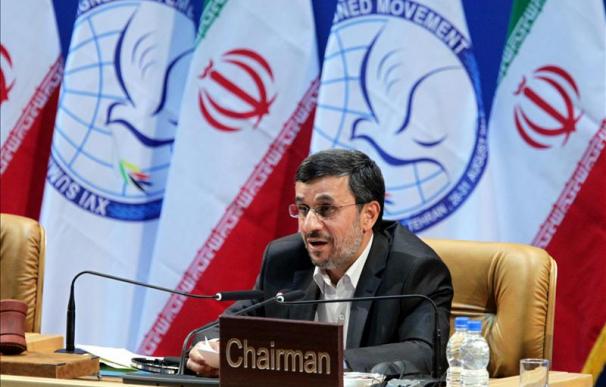 Ahmadineyad admite problemas con las sanciones y las considera una guerra total