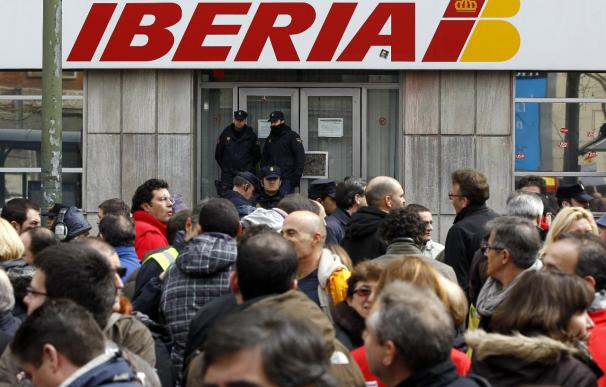 La propuesta del mediador de Iberia reduce a 3.141 los despidos