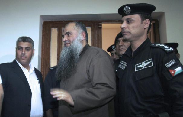 Abu Qatada sale de prisión tras ser absuelto de terrorismo en Jordania