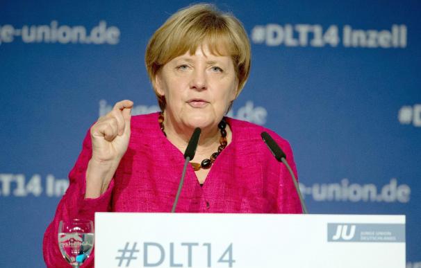 Merkel insta a cumplir el pacto de estabilidad y a aprovechar su flexibilidad