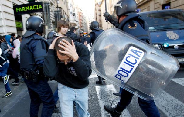 Cuatro personas atendidas por los enfrentamientos con la Policía en Valencia