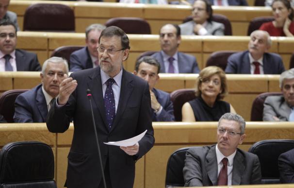Rajoy destaca la mejora de las previsiones del FMI e insiste en que la recuperación llegará en 2014