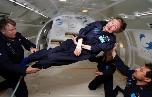 Stephen Hawking cumple 72 años, entre los humanos más inteligentes