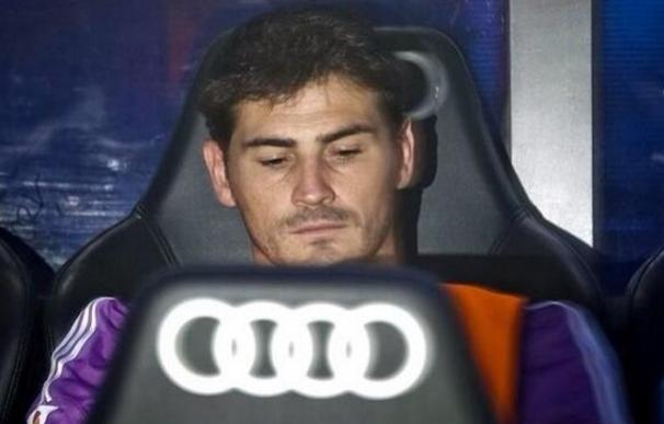 El mal año de Iker Casillas: a su temporada en el banquillo se une el conflicto con sus padres por su sociedad Ikerca
