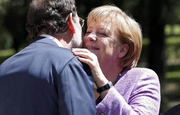 Rajoy busca hoy el respaldo de Merkel para un rescate