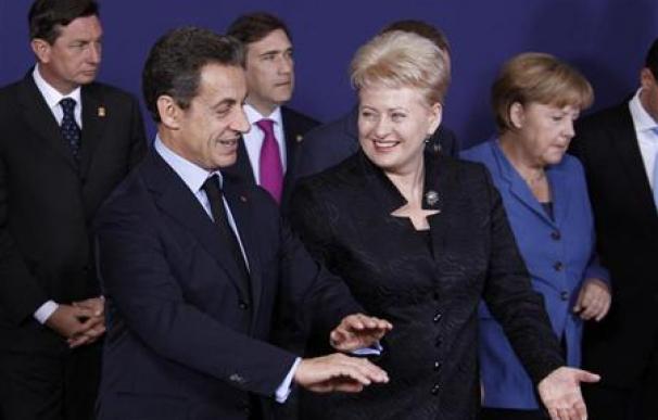 Los líderes de zona euro presionan a Italia a acometer reformas