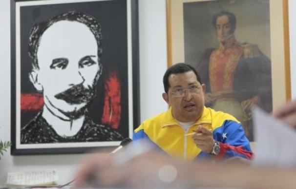 Chávez anuncia que volverá a Venezuela en los "próximos días"