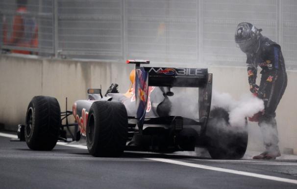 Sebastian Vettel apaga el motor de su Red Bull en el Gran Premio de Corea de 2010