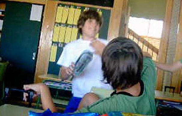 Imagen de una escena de acoso escolar que unos alumnos del colegio suizo de Madrid grabaron con su móvil