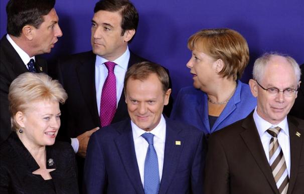 Los líderes de la UE celebran hoy una nueva cumbre para presentar su plan anticrisis