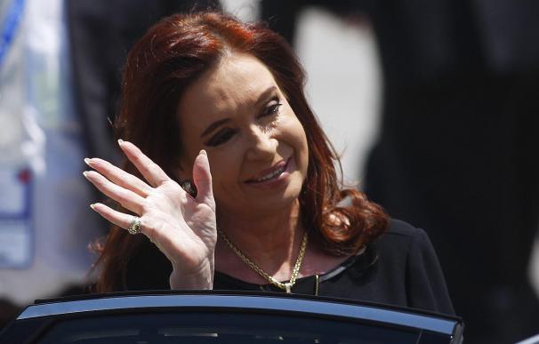La presidenta argentina volverá hoy a su país tras asistir al velatorio de Chávez