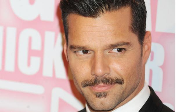 Ricky Martin quiere lucir un mejor bigote