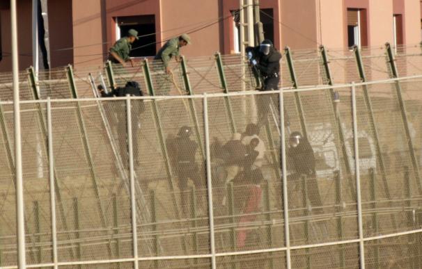 1.600 inmigrantes tratan de entrar en Melilla en 72 horas y en seis asaltos