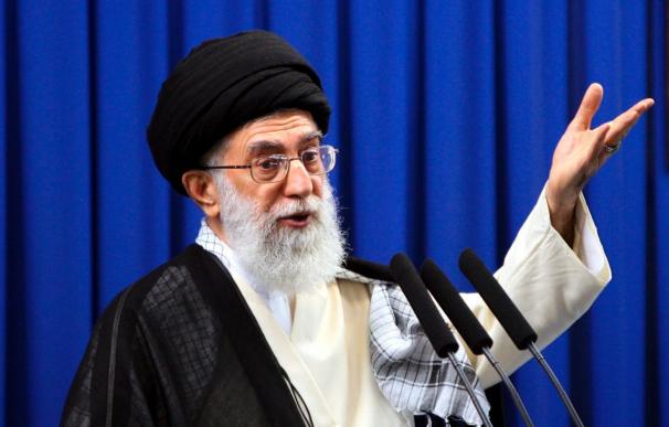 Jameneí pone en duda el Holocausto y critica la falta de libertad para debatirlo