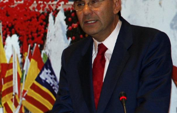 Vidal-Quadras presenta Vox en Oviedo como "el partido para dar un fuerte castigo al Gobierno"