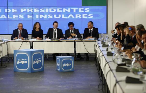 El PP arranca la precampaña programando cuatro convenciones este fin de semana y un viaje de Rajoy a Canarias