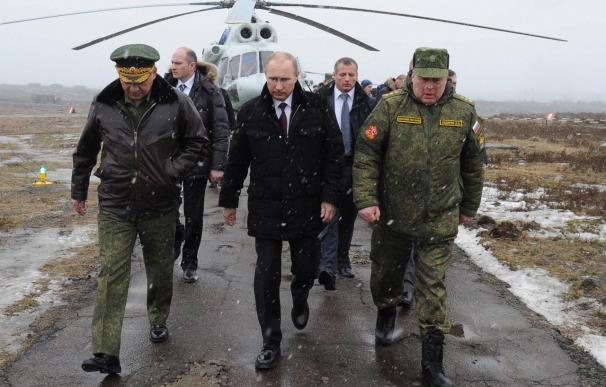 La OTAN podría aislar a Putin en respuesta a su despliegue en Crimea.