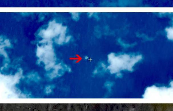 Malasia envía aviones para verificar presuntos restos del avión desaparecido
