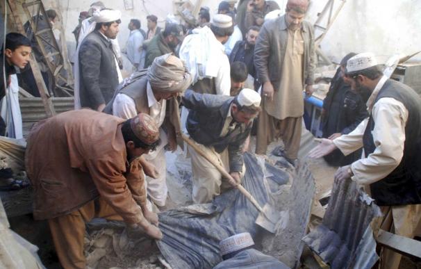 Once trabajadores muertos y 25 heridos al derrumbarse un taller en Pakistán