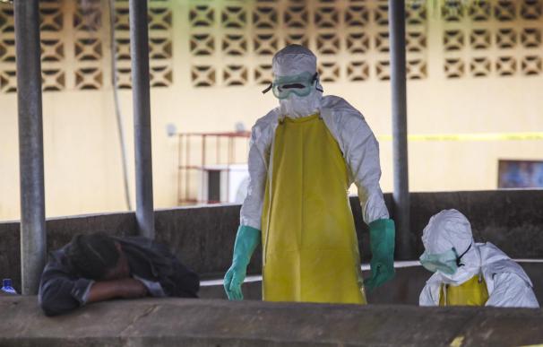 El tercer estadounidense contagiado de ébola está en aislamiento en Liberia
