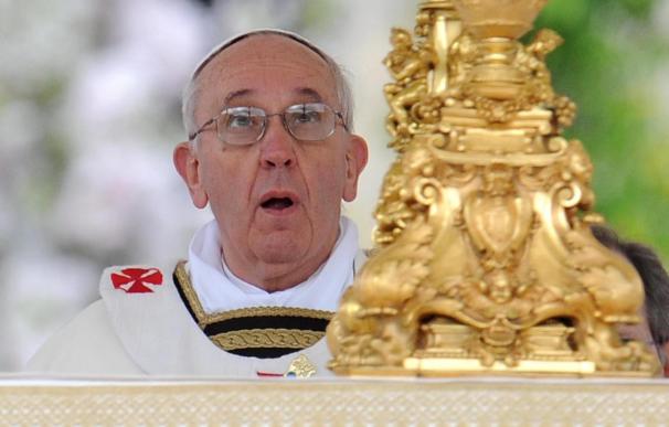 El Papa pide la paz para el mundo y dice que el egoísmo amenaza la vida y la familia