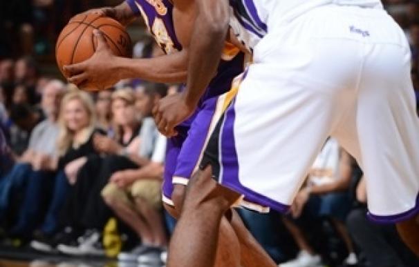 Los Lakers vencen en Sacramento y continúan su avance hacia 'play-off'