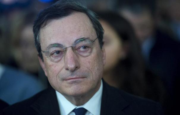Draghi prevé que la inflación seguirá en el nivel actual los próximos meses
