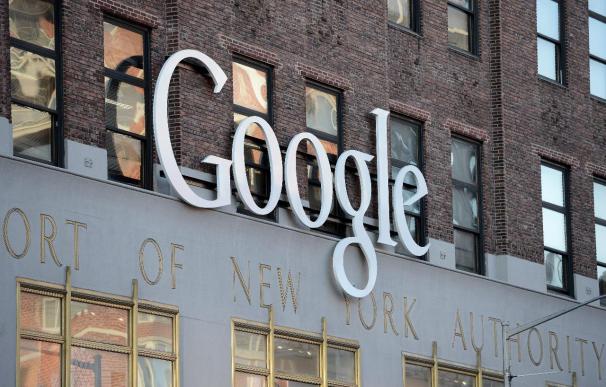 El logo de Google es visto en la sede de la firma en Nueva York (EE.UU.)