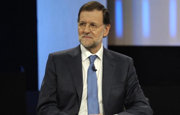 Rajoy dice que sólo por "prejuicios ideológicos" se manifestaría contra un Gobierno que le sube los impuestos