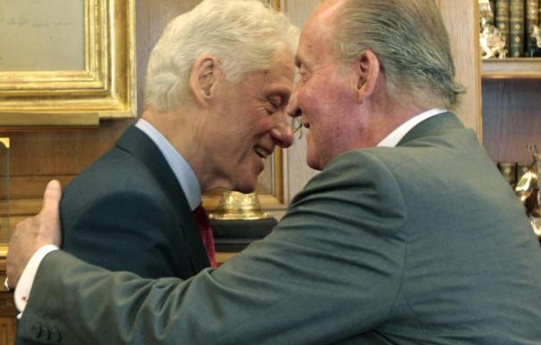 Clinton destaca el buen aspecto del Rey en su reunión con don Juan Carlos