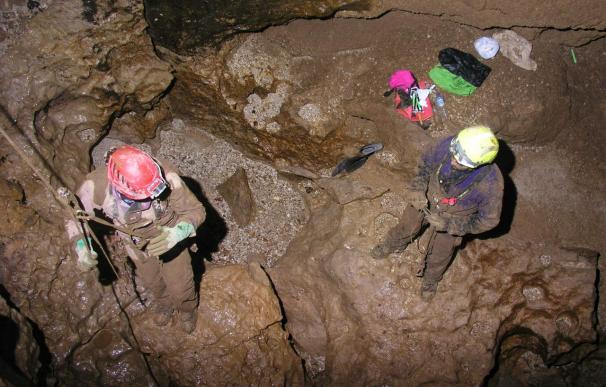 El espeleólogo español es rescatado tras 12 días en una cueva en Perú