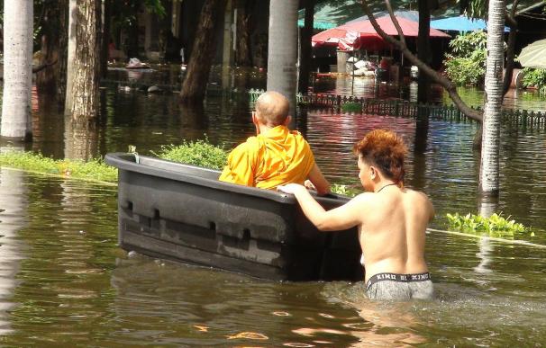 Bangkok afronta el peligro de las inundaciones que han causado 381 muertos