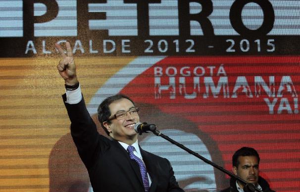 Un exguerrillero gana la Alcaldía de Bogotá y los liberales protagonizan un vuelco electoral