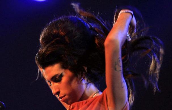 Un álbum con material inédito de Amy Winehouse a la venta en diciembre
