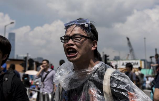 Miles de personas siguen concentradas Hong Kong pidiendo más democracia
