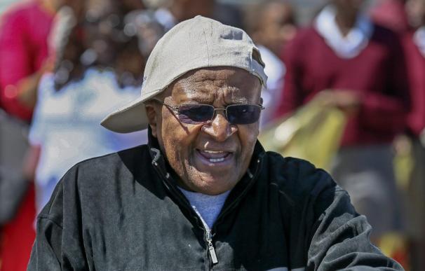Desmond Tutu lamenta no haber sido invitado al funeral de su amigo Mandela