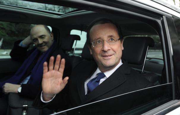 Hollande pone el ejemplo de España para justificar la reforma del tratado de la UE