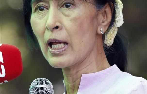 Suu Kyi denuncia la violencia e intimidación en los comicios birmanos