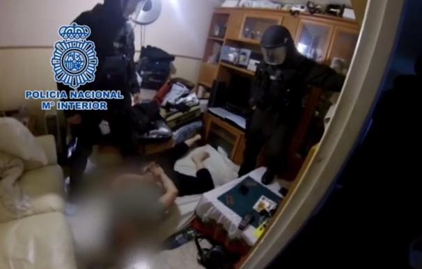 La Policía continúa con los registros en casas usadas por el pederasta