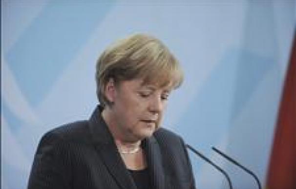 Merkel apremia a los países de la eurozona a limitar su deuda en la Constitución